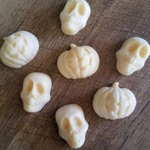Organic Jack-o-lantern and Skull shaped Wax Melts